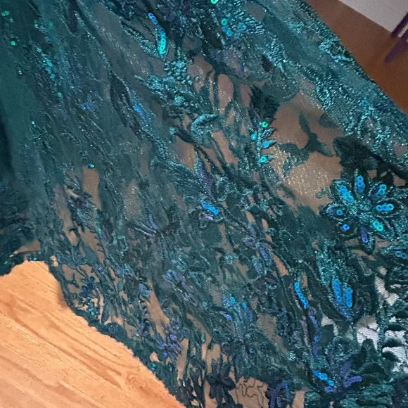 Ellie Wilde prom dress - Picture 4 of 6